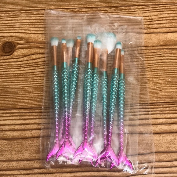 Mermaid tails colorful make up brushes bundle - Picture 2 of 6